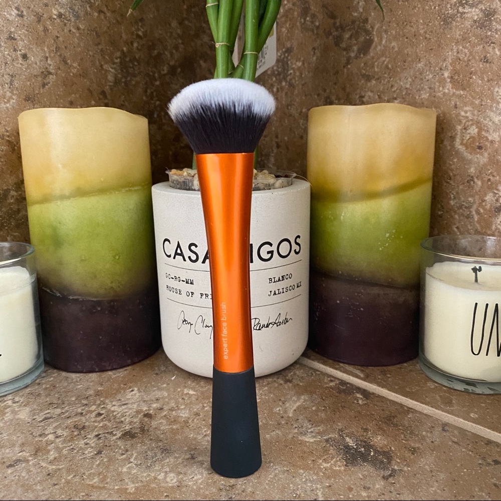 Real Techniques Buffing Brush